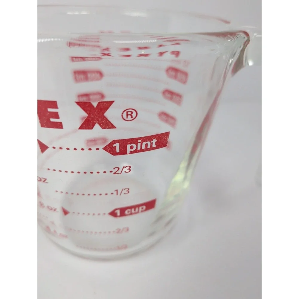 Pyrex 2-Cup  1 Pint Vintage Red Lettered Glass Measuring Cup.